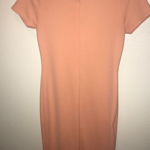 Peach scalloped dress - Picture 3 of 4